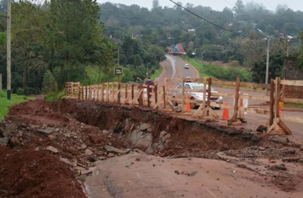 Ejecutan obras pluviales en varias calles de Oberá
