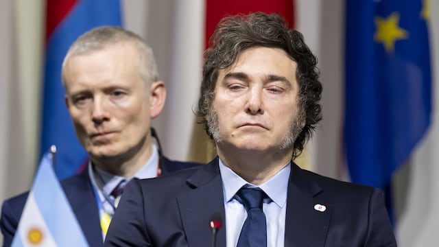 El jefe de Estado viajó a Suiza para participar en la Cumbre de la Paz de Lucerna.