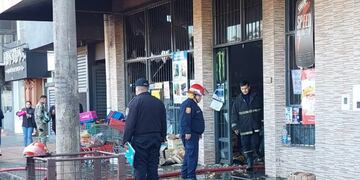 Posadas: incendio en un supermercado chino consumió parte del local.