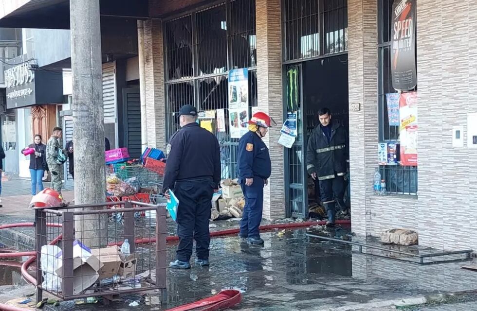 Posadas: incendio en un supermercado chino consumió parte del local