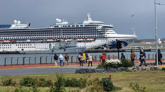 Durante enero llegaron a Ushuaia 420 vuelos y 121 cruceros