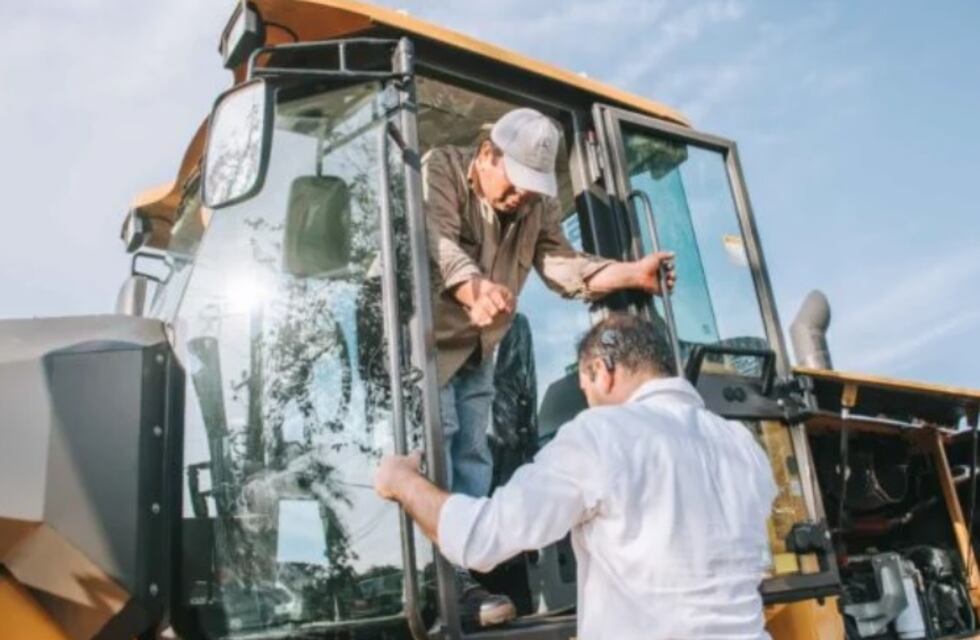 Wanda aumenta su parque vial: recibió una motoniveladora