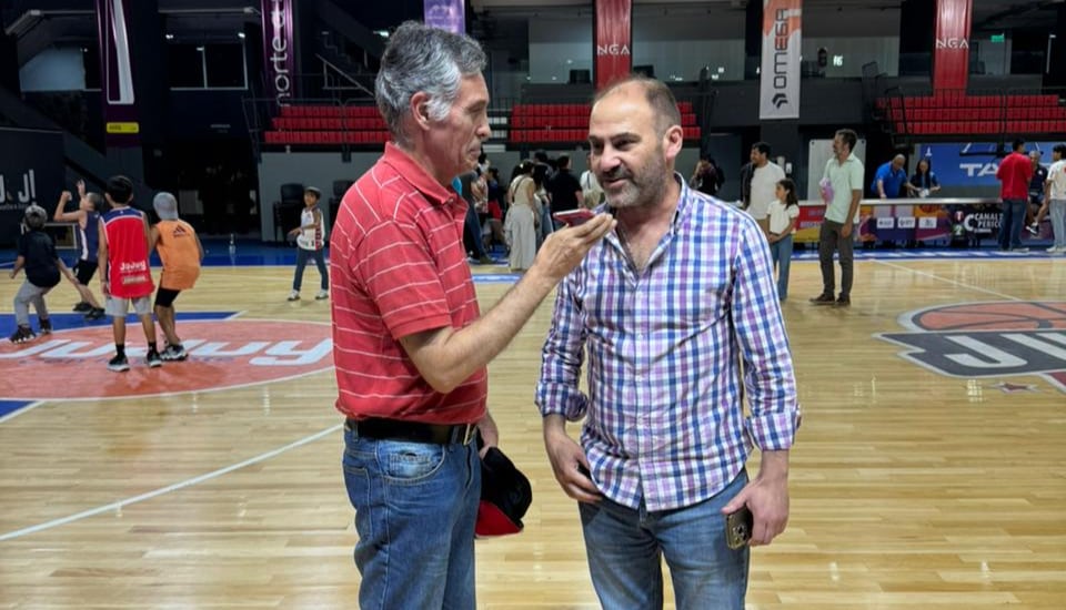 "La gente nos acompaña mucho, en cada partido se ve caras nuevas entre el público", dijo agradecido el interventor de la Federación Jujeña de Básquet, Gustavo Lamas.