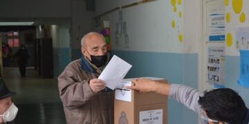 Ángel Garay votó a los 100 años.