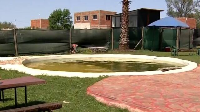 Los investigadores descubrieron donde vivía el sospechoso siguiendo la pista de que tenía una pileta redonda.