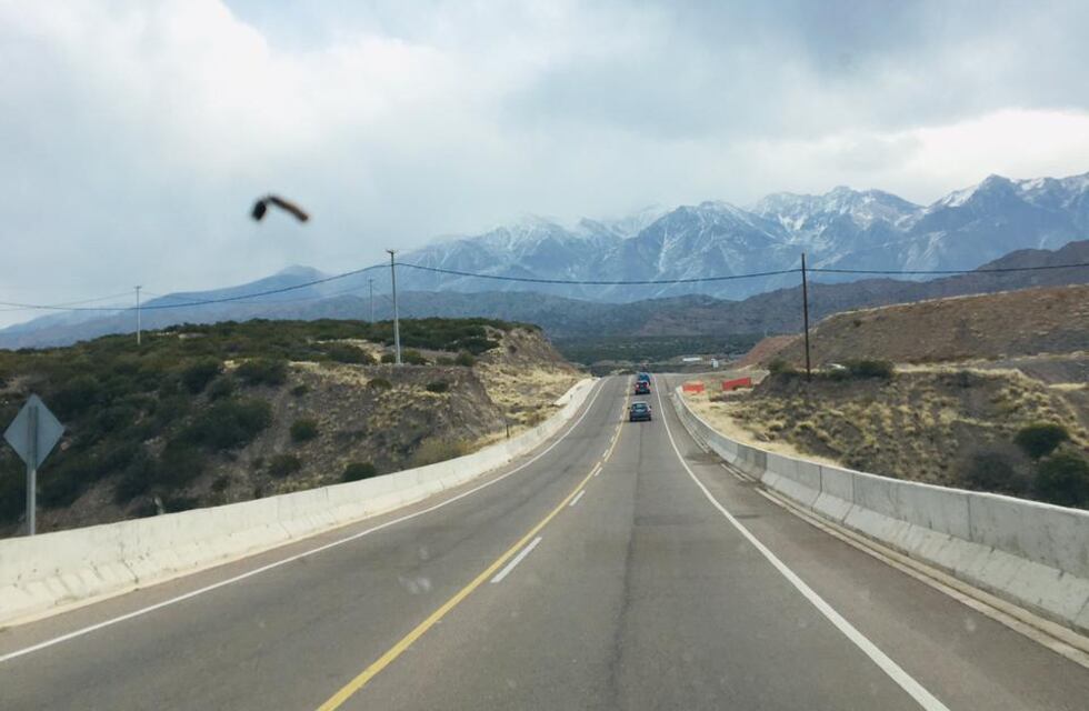 Paso Pehuenche: cortado por acumulación de nieve del lado chileno