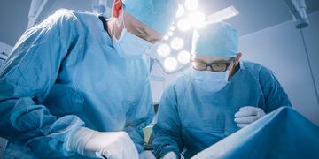 Los médicos operaron al bebé de 23 días