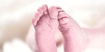 Una madre golpeó a su beba de un mes y fue denunciada por su familia. Imagen ilustrativa: Pixabay