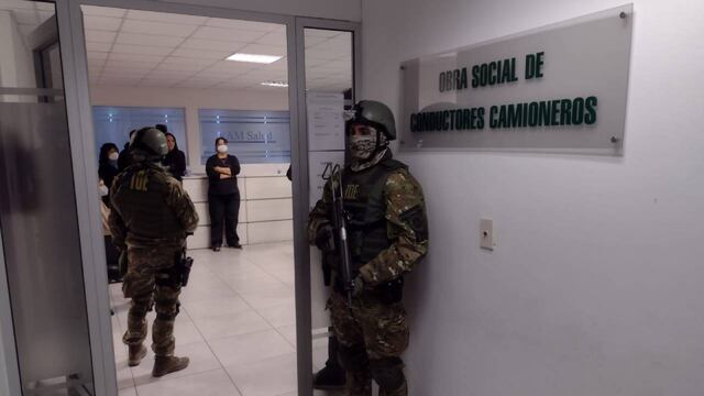 La Tropa de Operaciones Especiales (TOE) ingresó a primera hora al edificio de Bulevar Oroño 1085.