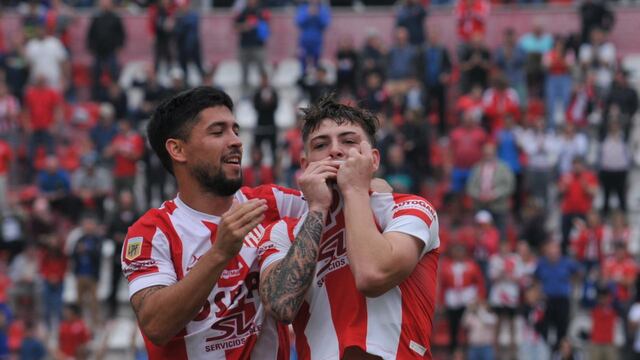 El delantero de 17 años abrió el marcador en el Estadio 15 de Abril.