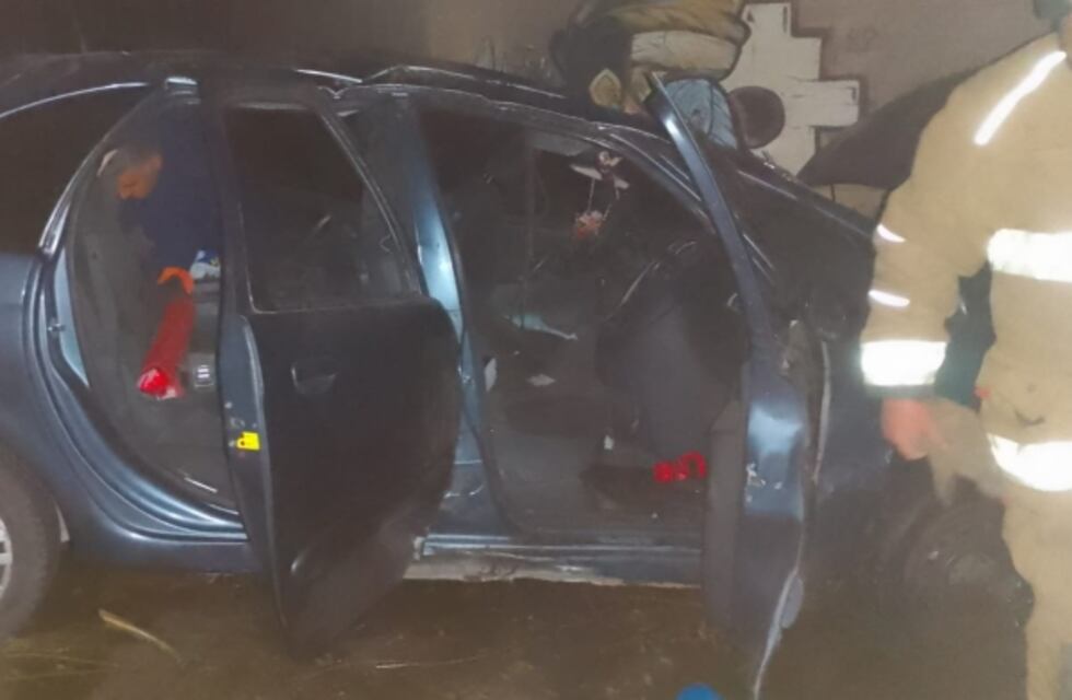 Se durmió al volante y cayó con su auto desde un puente en Ruta 38