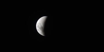 Luna de sangre secuancia entre las 23 y las 24 horas de este domingo (foto Javier Ferreyra 15 mayo 2022).