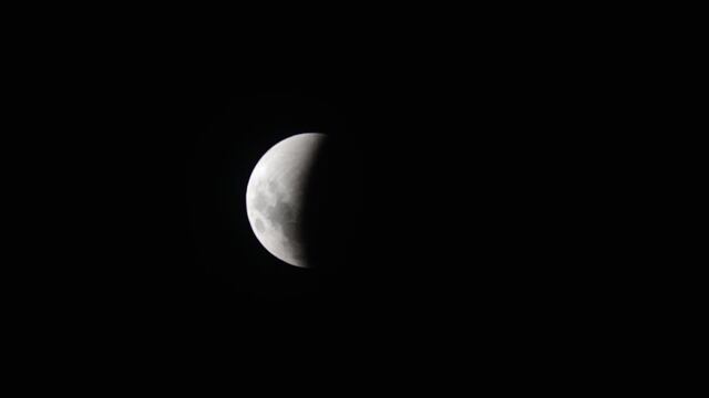 Luna de sangre secuancia entre las 23 y las 24 horas de este domingo (foto Javier Ferreyra 15 mayo 2022).