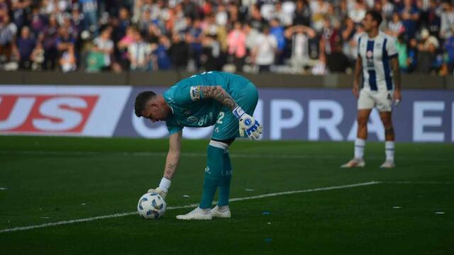 Parar la pelota. Guido Herrera, arquero y capitán de Talleres, salió al cruce por las versiones sobre el momento del equipo (Nicolás Bravo / La Voz).