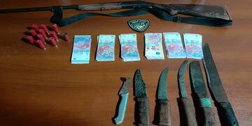 A punta de cuchillo, robaron 10 mil pesos en Piñalito Norte.