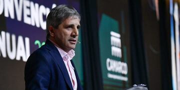 Caputo, en la Convención Anual de la Cámara Argentina de la Construcción (Gentileza).