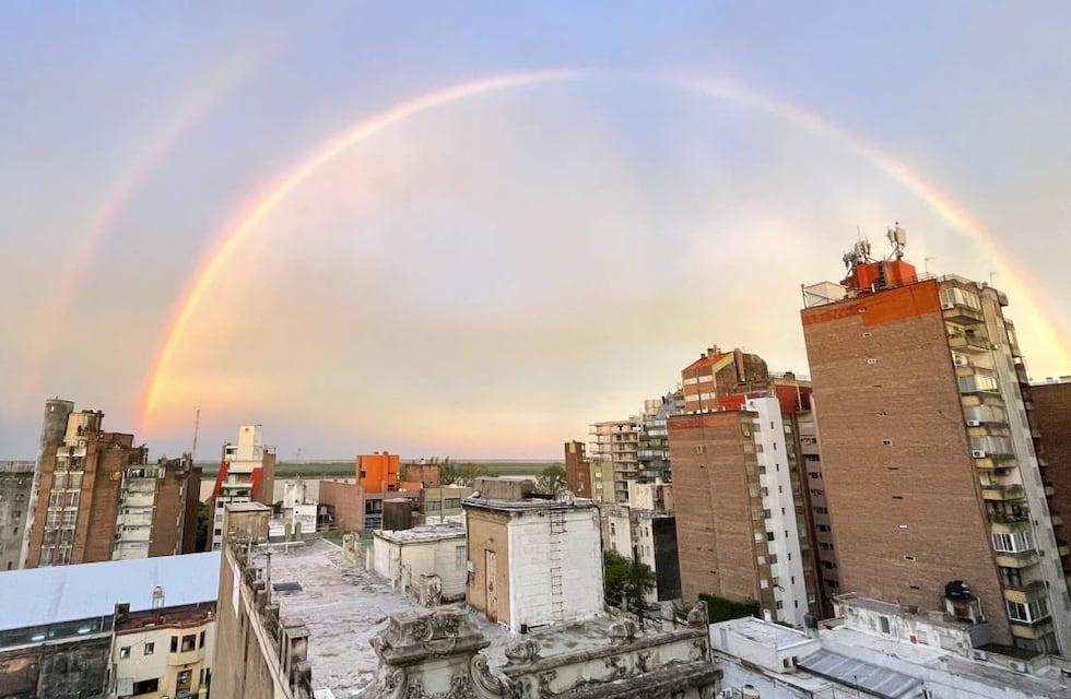Doble arcoíris asomó en la costanera central de Rosario tras la tormenta