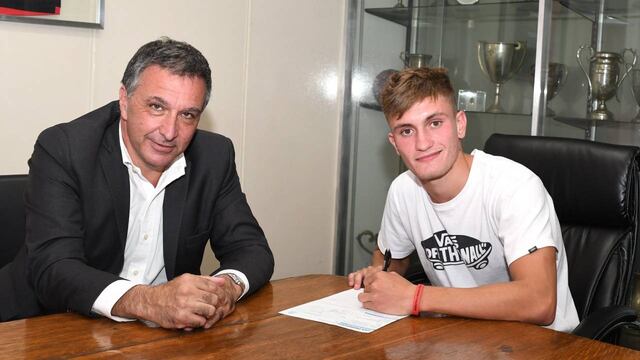 Martín Luciano firmó su primer contrato profesional con Newell's