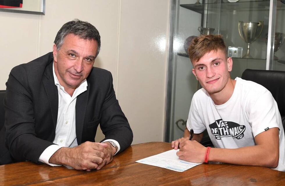 Martín Luciano, que se perfila para ser titular en el clásico, firmó su primer contrato
