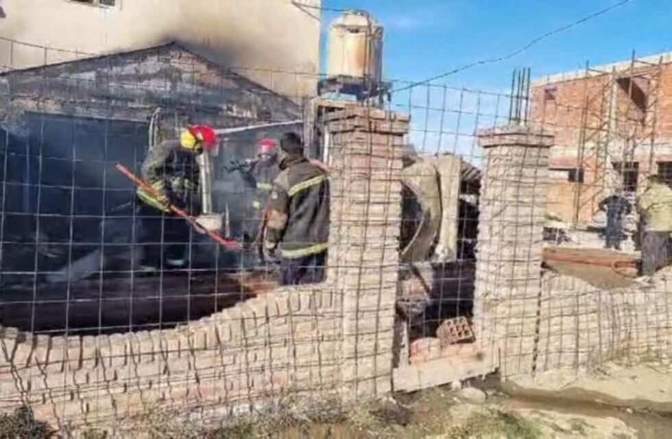 Fallecen dos menores en trágico incendio en el Barrio Rotary 23