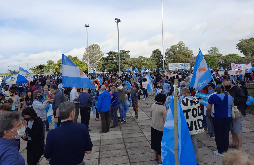 Enorme convocatoria en las marchas en Santa Fe para “salvar las dos vidas”