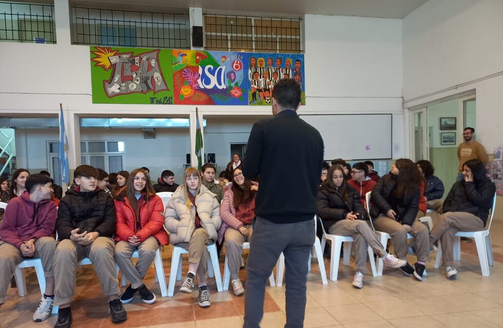 Taller de Cibercuidados para adolescentes en Copetonas