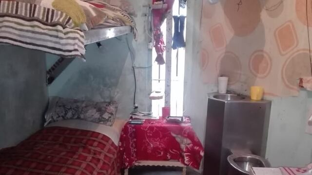 Una de las celdas que según el escrito cumple con las condiciones mínimas en cuanto al tamaño, que no cuentan con luz natural. Gentileza