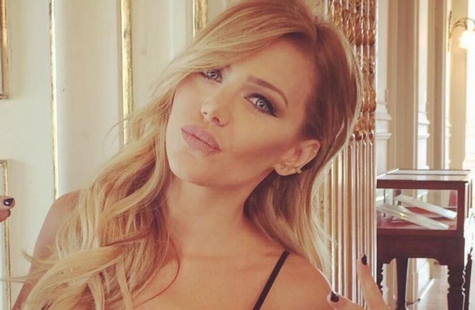 Evangelina Anderson, recién levantada y con un diminuto pijama, mostró su particular desayuno