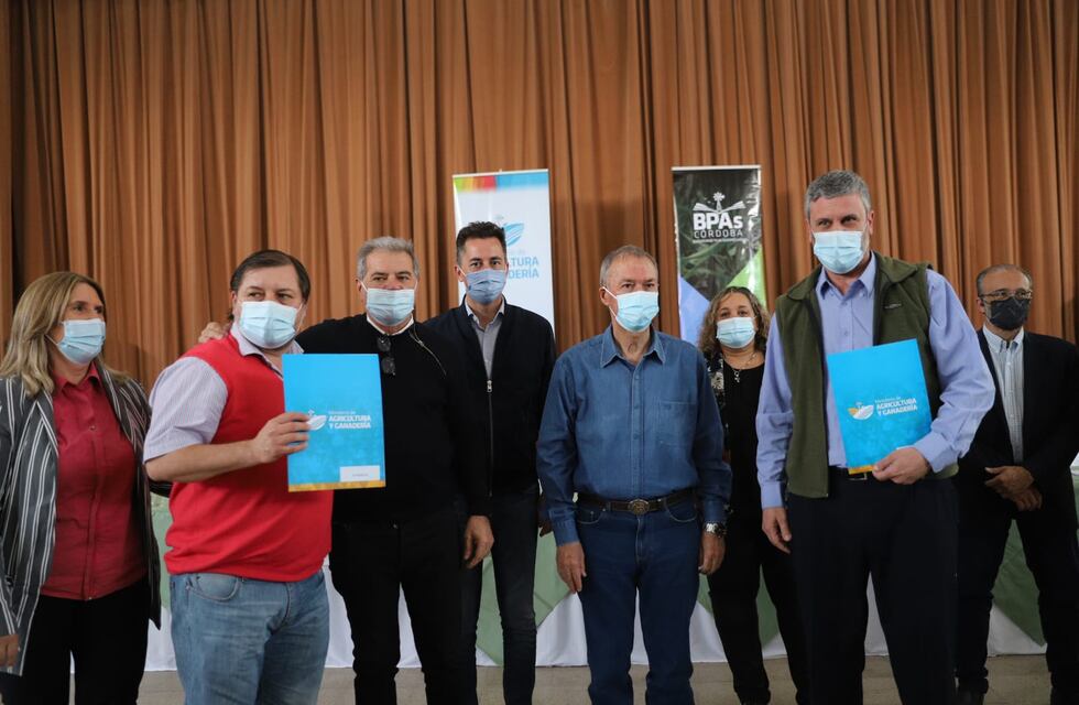 Morteros: Schiaretti anunció desagües y entregó aportes a productores de San Justo