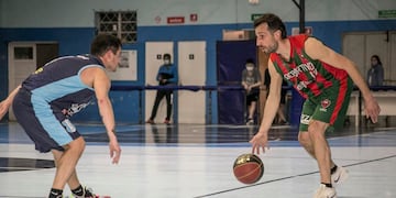 Sarmiento le quitó el invicto a Club de Pelota (foto: Facebook, Zona naranja T.A)