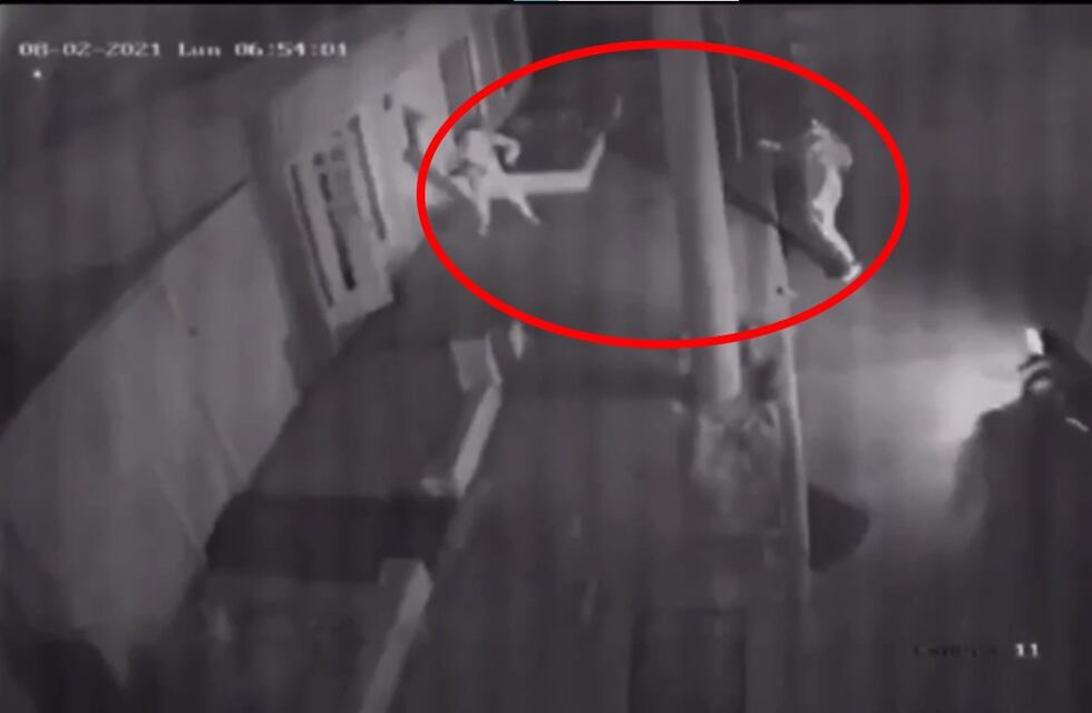 Video: salía a trabajar por la mañana, motochoros armados lo esperaban e intentaron robarle