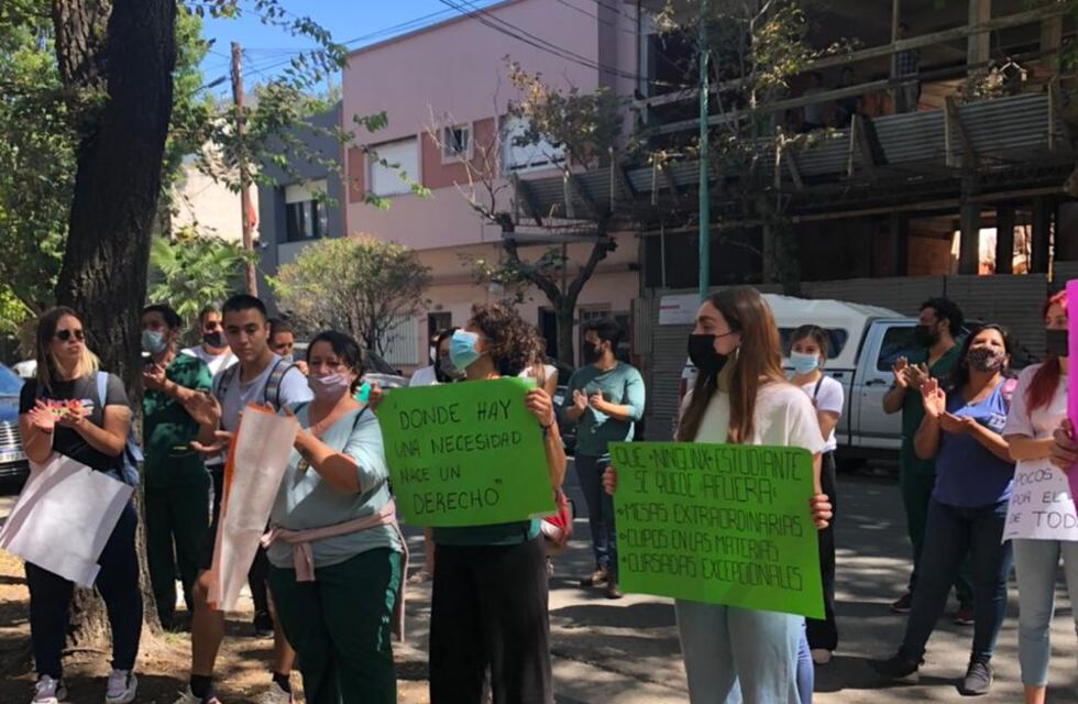 Estudiantes de la Escuela Superior de Medicina reclaman más derechos de cursada