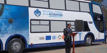 El fiscal general del MPA, Sergio Lello Sánchez, describió los objetivos y prestaciones de la Unidad Fiscal Móvil puesta en servicio este martes en Jujuy.