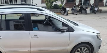 La Volkswagen Suran secuestrada tras el operativo en Marcos Juárez.