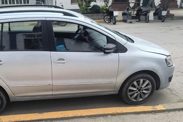 La Volkswagen Suran secuestrada tras el operativo en Marcos Juárez.