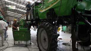 Un cordobés se jubiló y fue ovacionado por sus compañeros de trabajo.