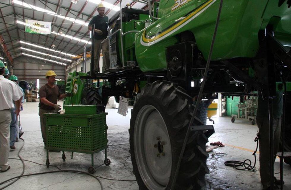 A pura emoción: un cordobés alcanzó la jubilación y fue ovacionado por sus compañeros