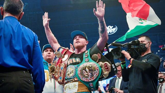 'Canelo' Álvarez doblegó a Saunders ante más de 73.000 espectadores