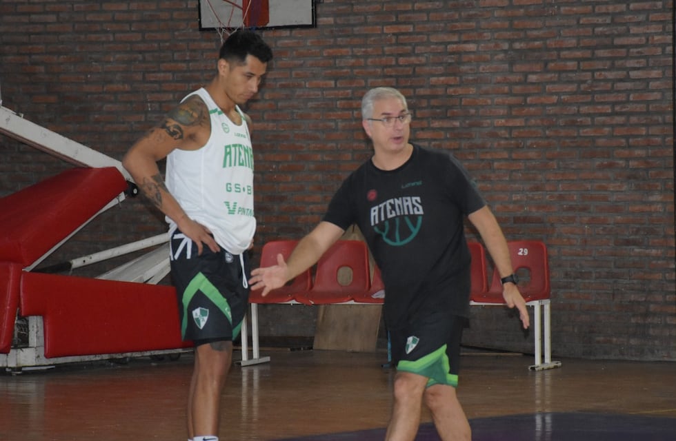 Atenas, obligado a repuntar, ya cuenta con el mexicano Jaimes; su último refuerzo