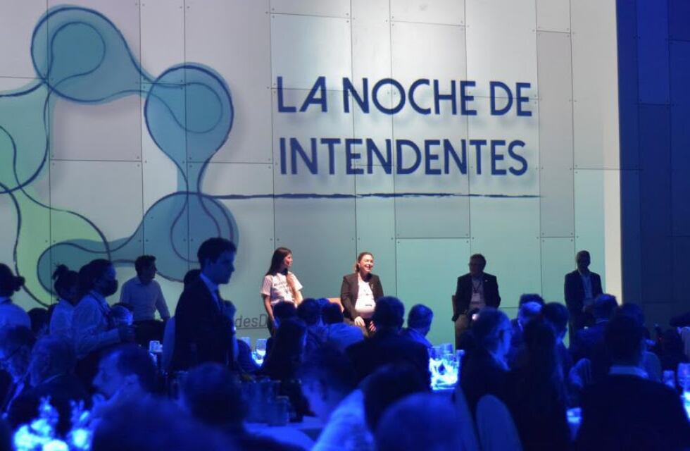 Pérez participó de la “Noche de los intendentes” junto a referentes del sector público y privado
