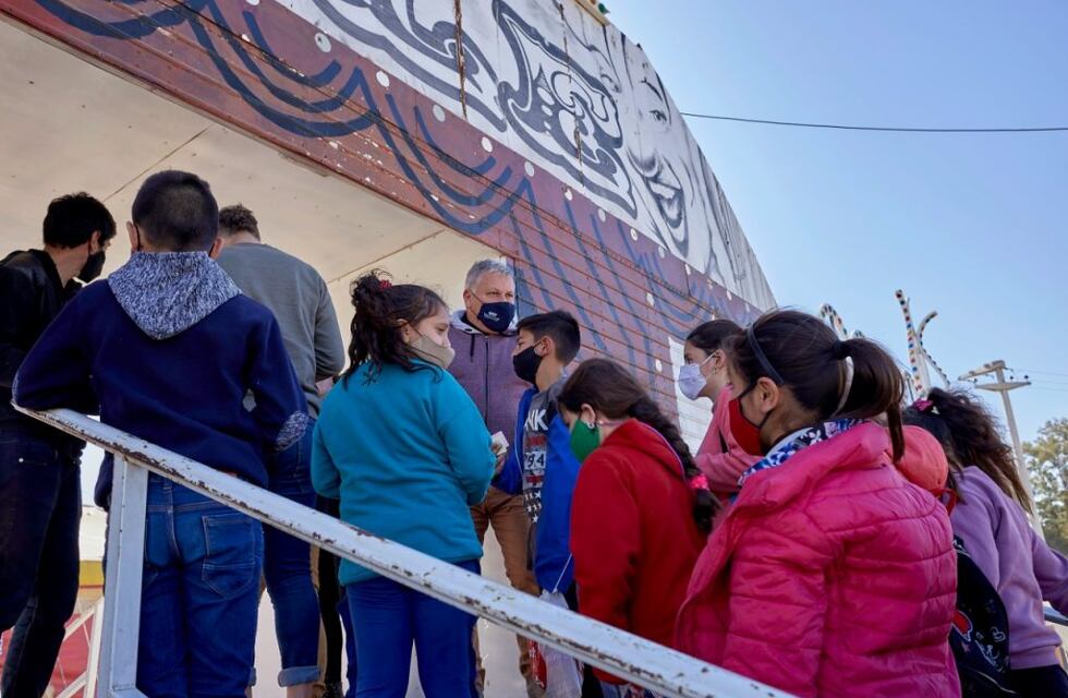 El intendente de Arroyito llevó a los más pequeños al Circo