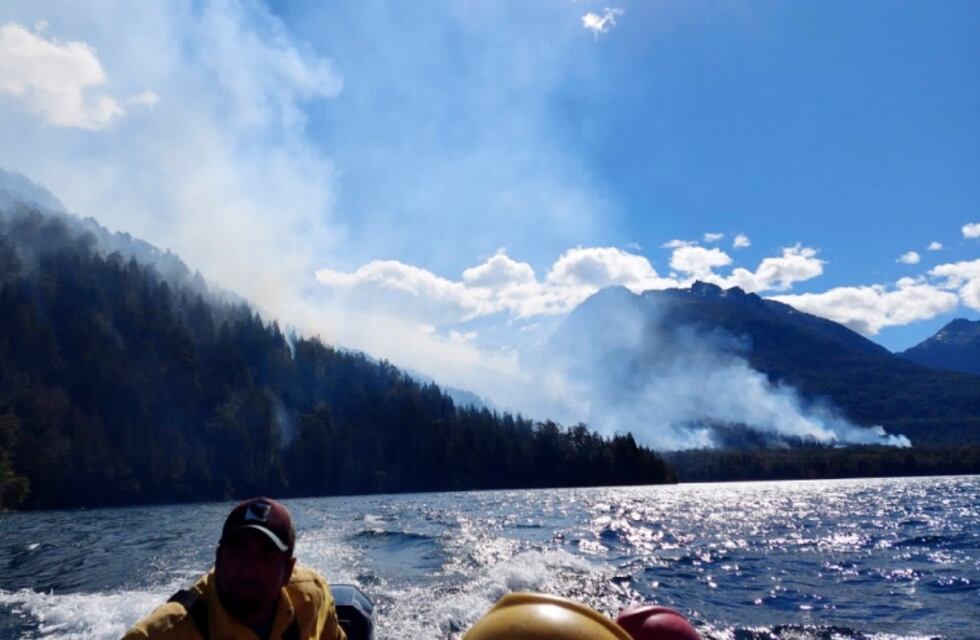 Incendio en el lago Martin: el fuego avanza hacia El Manso y genera preocupación