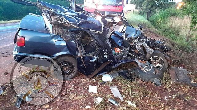 Garuhapé: un hombre falleció debido a un choque entre un auto y un camión.