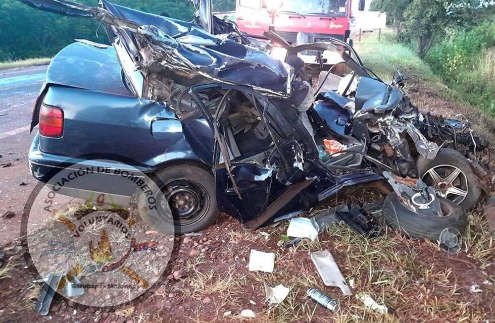 Garuhapé: un hombre falleció debido a un choque entre un auto y un camión
