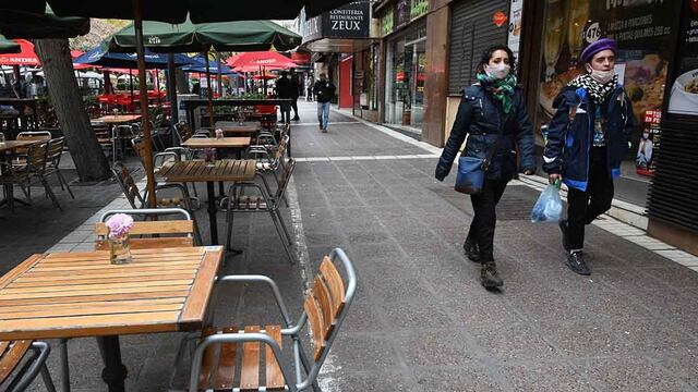 En Peatonal Sarmiento a metros de San Martín ocurrió el robo en un departamento del tercer piso. Imagen ilustrativa