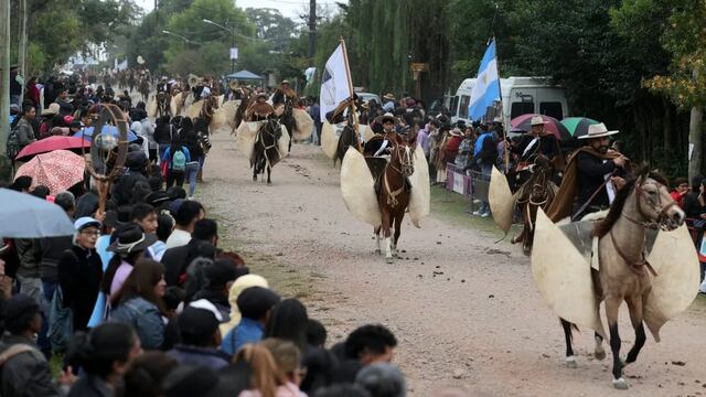 "Los gauchos jujeños lucharon con toda la convicción y el amor por esta tierra", destacó el gobernador Sadir en los actos en León.