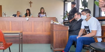 El femicida Javier Broi (derecha) fue sentenciado a prisión perpetua en Jujuy, este martes.