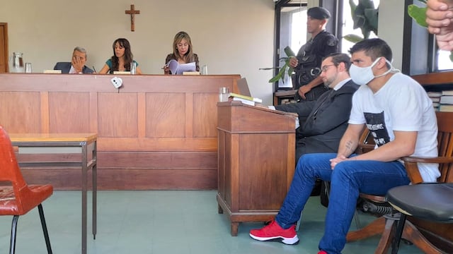 El femicida Javier Broi (derecha) fue sentenciado a prisión perpetua en Jujuy, este martes.