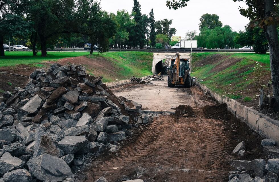 Comenzaron los arreglos en el túnel de ingreso al shopping