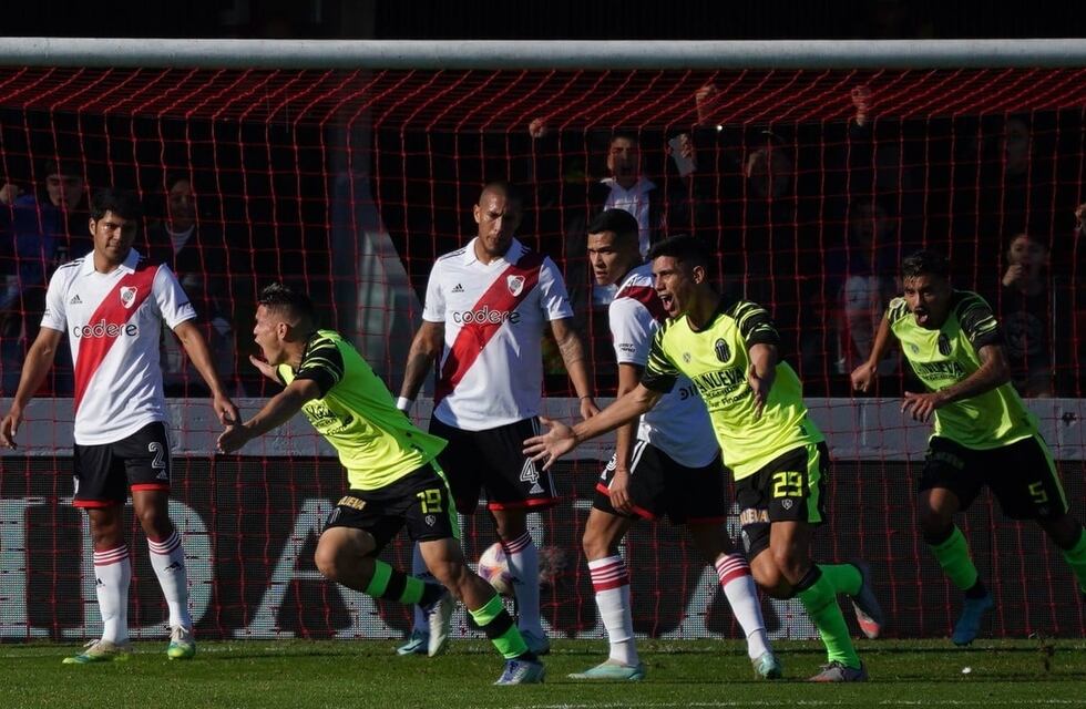 Dejó escapar la oportunidad: River perdió 2 a 1 con Barracas Central y dilata su consagración en la Liga Profesional